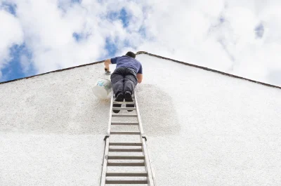 Peinture extérieure à Montsûrs — façades et ravalement