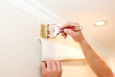 Pose de papier peint à Montsûrs — revêtements muraux et toiles de verre